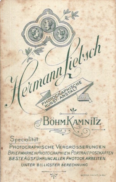Rueckseite-Fotografie-Hermann-Liebsch-Boehm-Kamnitz-Portrait-zwei-buergerliche-Damen-in-zeitgenoessischer-Kleidung.jpg