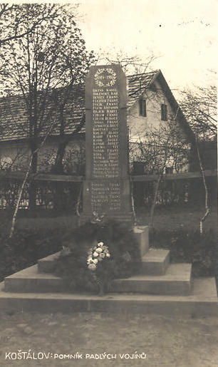 AK-Kostalov-Denkmal-der-im-Krieg-gefallenen-1914-1918.jpg