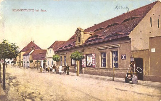 Datei:AK-Stankowitz-Saar-Hauptstrasse-im-Ort.jpg