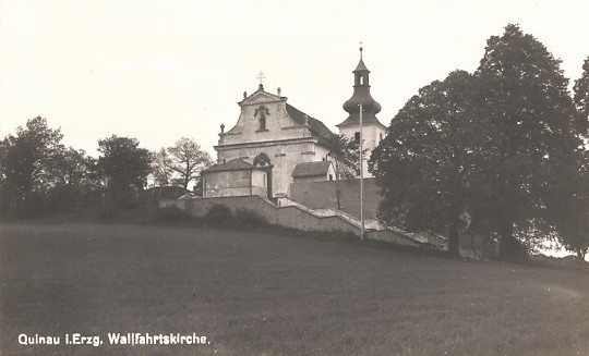 Datei:AK-Quinau-Partie-an-der-Wallfahrtskirche.jpg