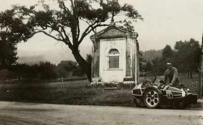 Priesten Juchtenkapelle 1933.jpg