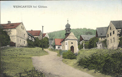 AK-Weingarten-Ortsansicht-mit-Blick-zur-Kirche.jpg