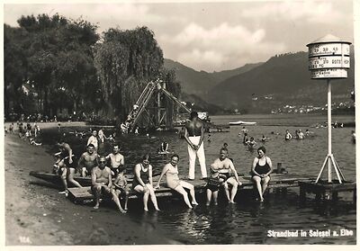 AK-Salesel-Elbe-Strandbad-mit-Badegaesten-Rutsche.jpg